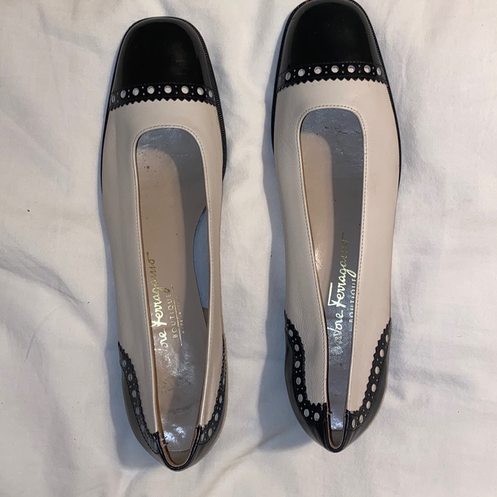 Vintage Salvatore Ferragamo Saddle Style Low Pump
